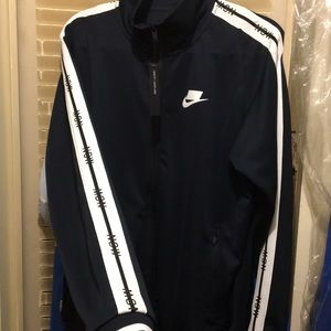 FRESH RARE Nike fleece zip up.